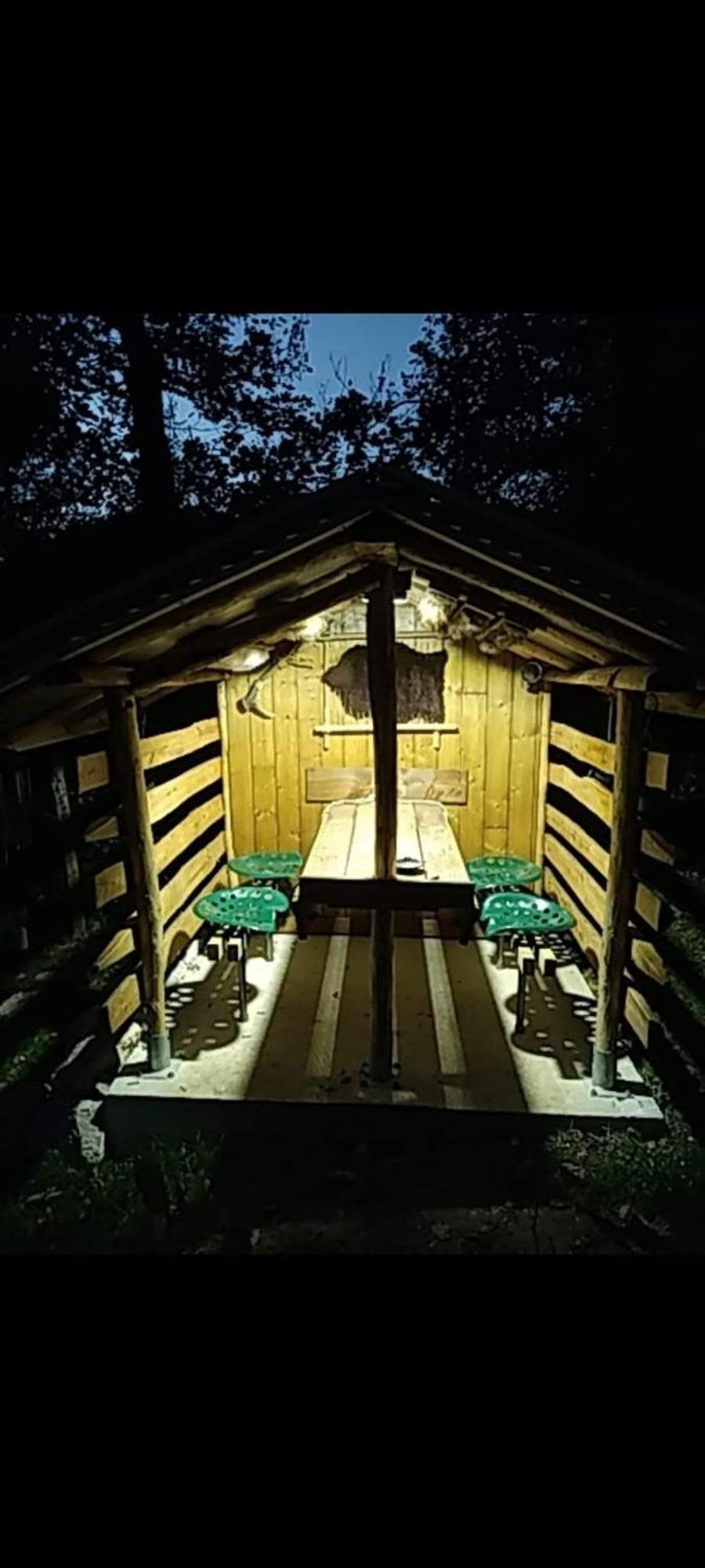 La Cabane Perchee Du Trappeur Écrainville Dış mekan fotoğraf