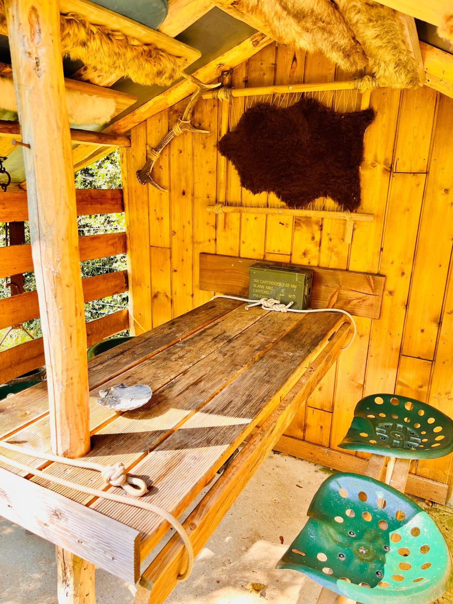 La Cabane Perchee Du Trappeur Écrainville Dış mekan fotoğraf