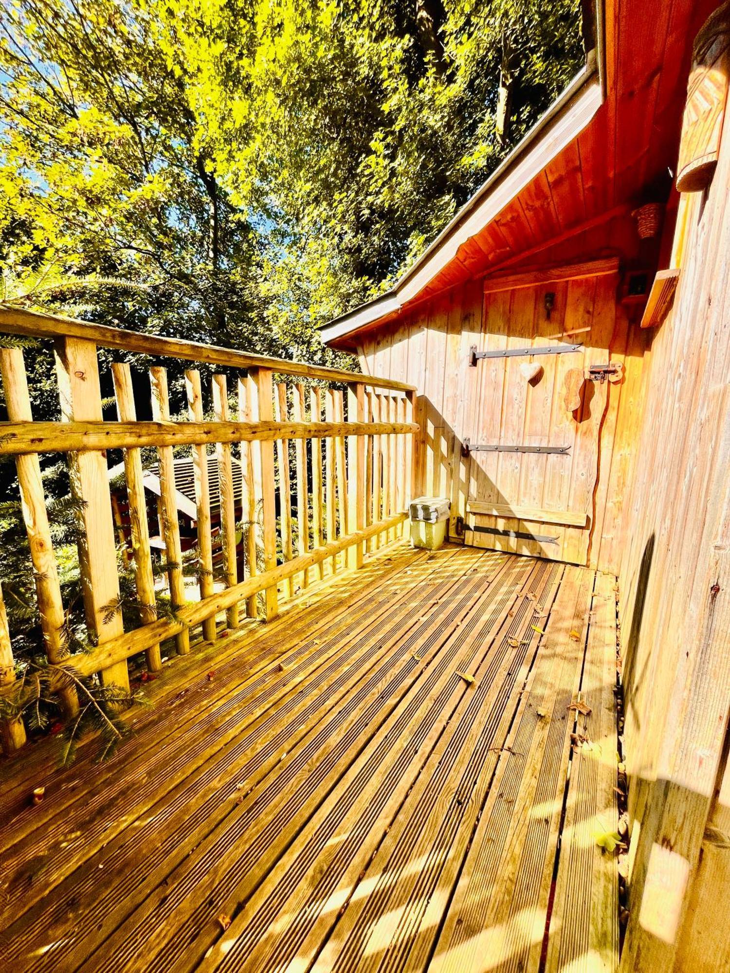 La Cabane Perchee Du Trappeur Écrainville Dış mekan fotoğraf