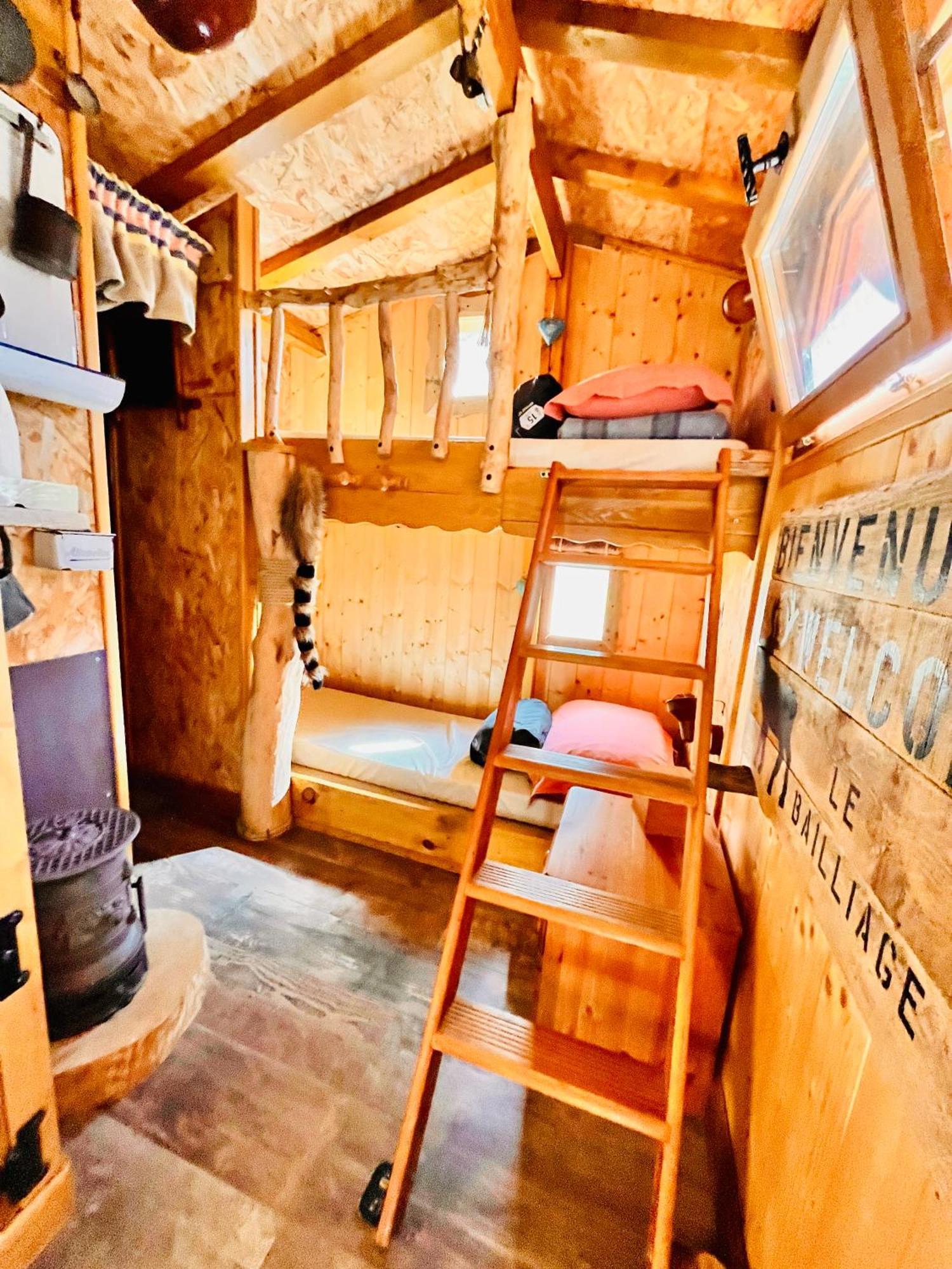 La Cabane Perchee Du Trappeur Écrainville Dış mekan fotoğraf