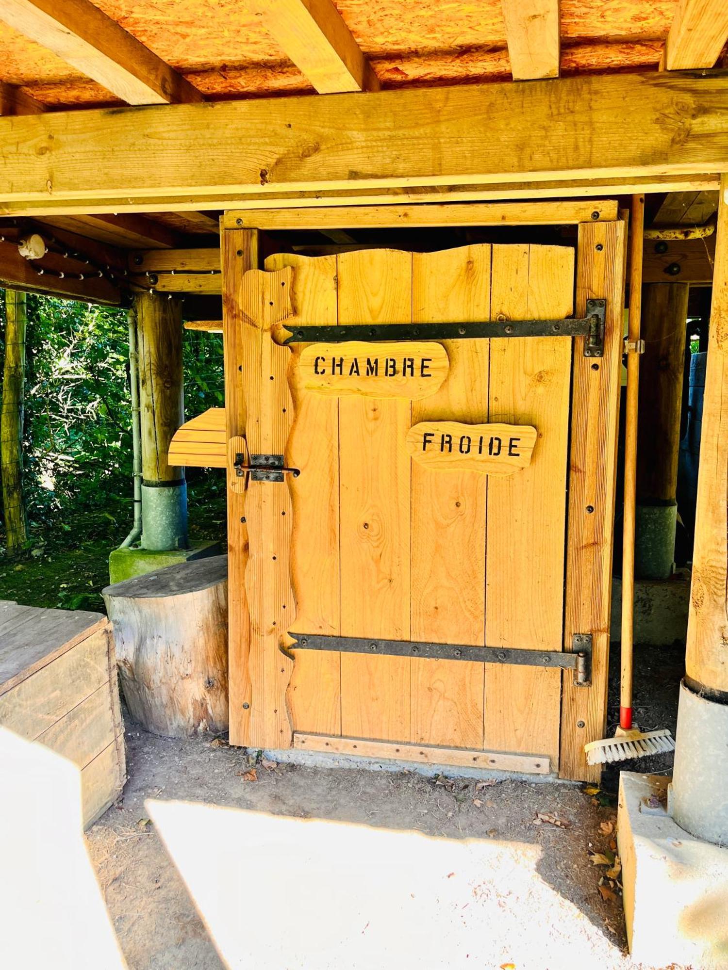 La Cabane Perchee Du Trappeur Écrainville Dış mekan fotoğraf