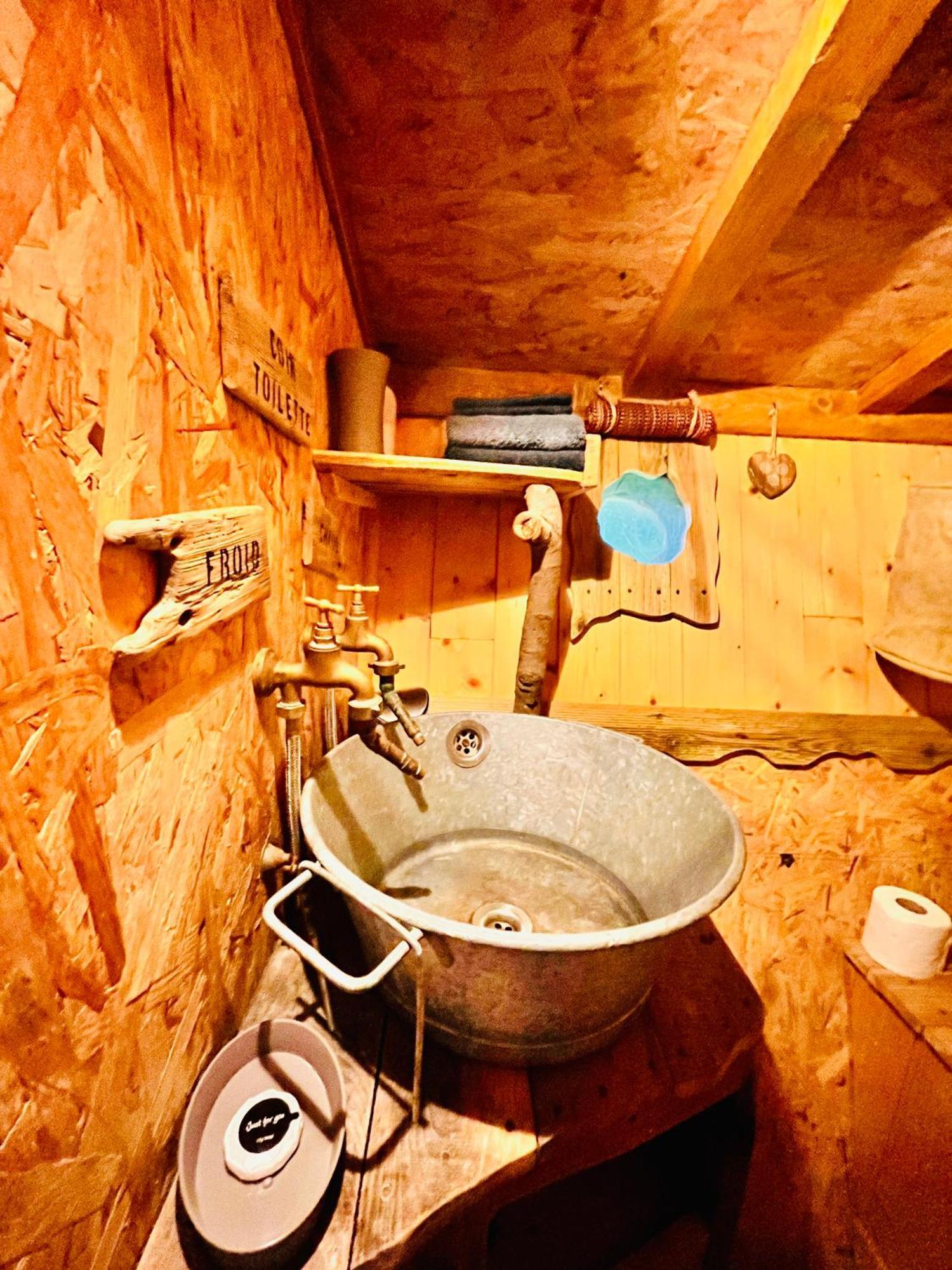 La Cabane Perchee Du Trappeur Écrainville Dış mekan fotoğraf