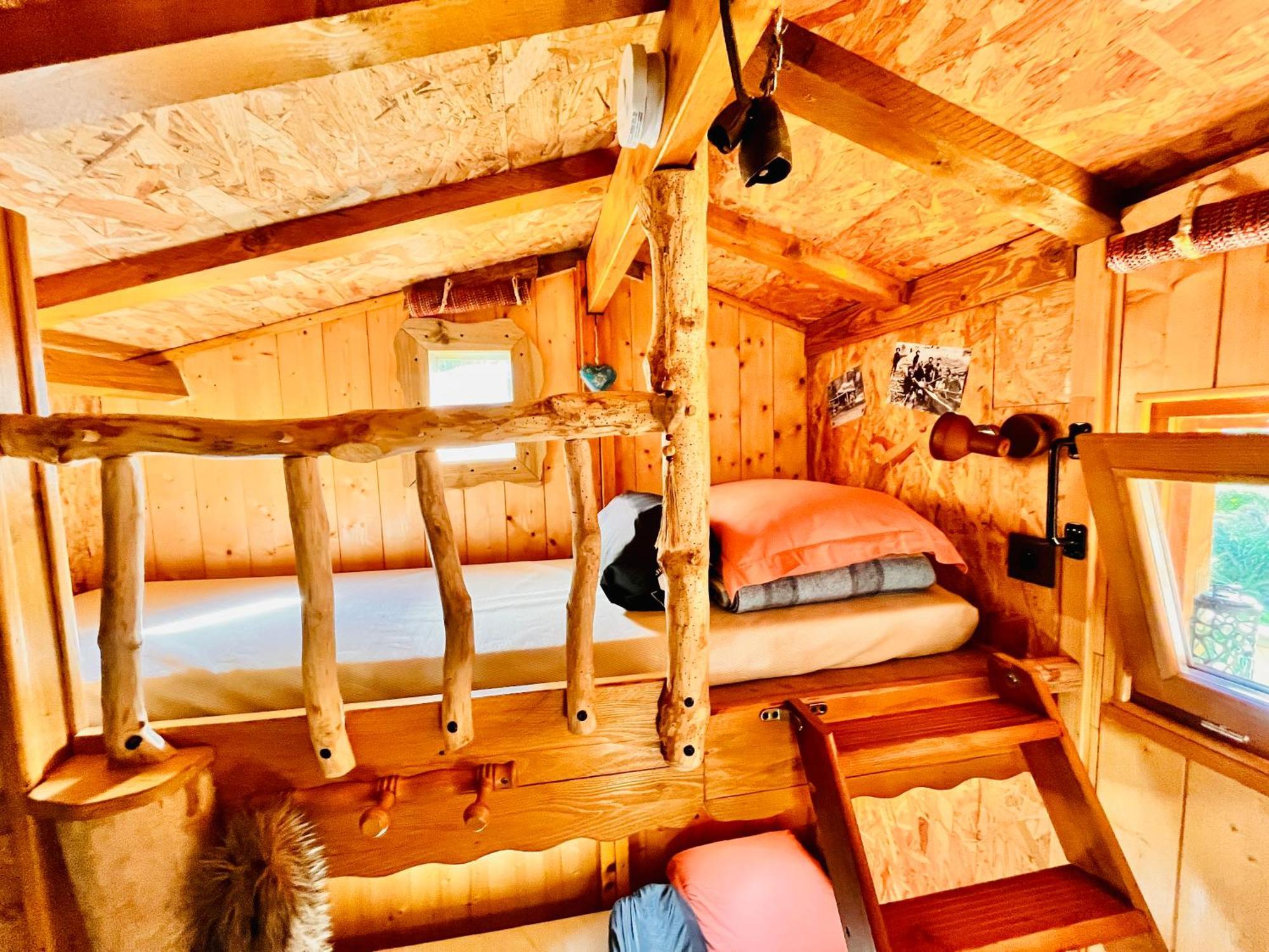La Cabane Perchee Du Trappeur Écrainville Dış mekan fotoğraf