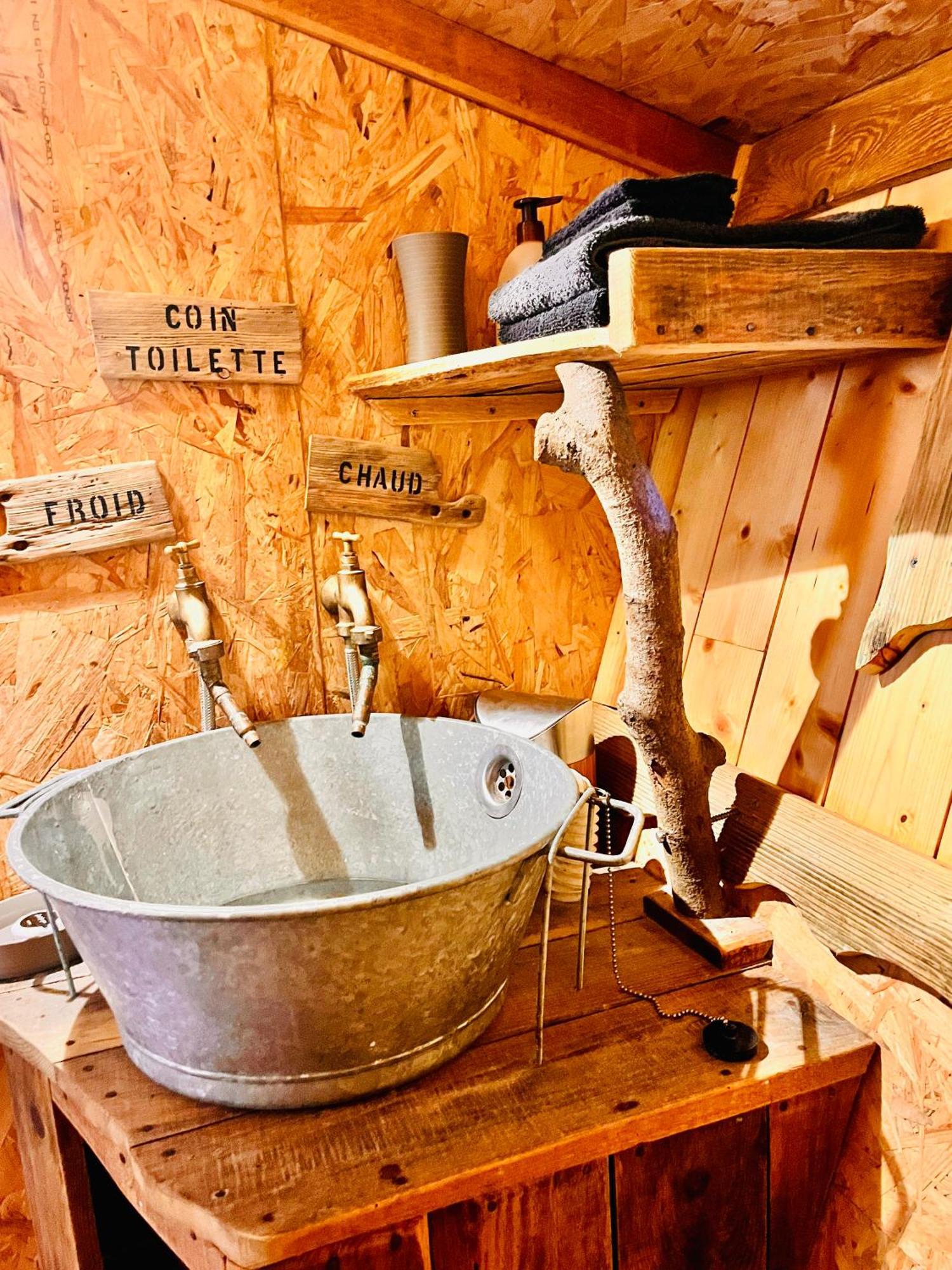 La Cabane Perchee Du Trappeur Écrainville Dış mekan fotoğraf