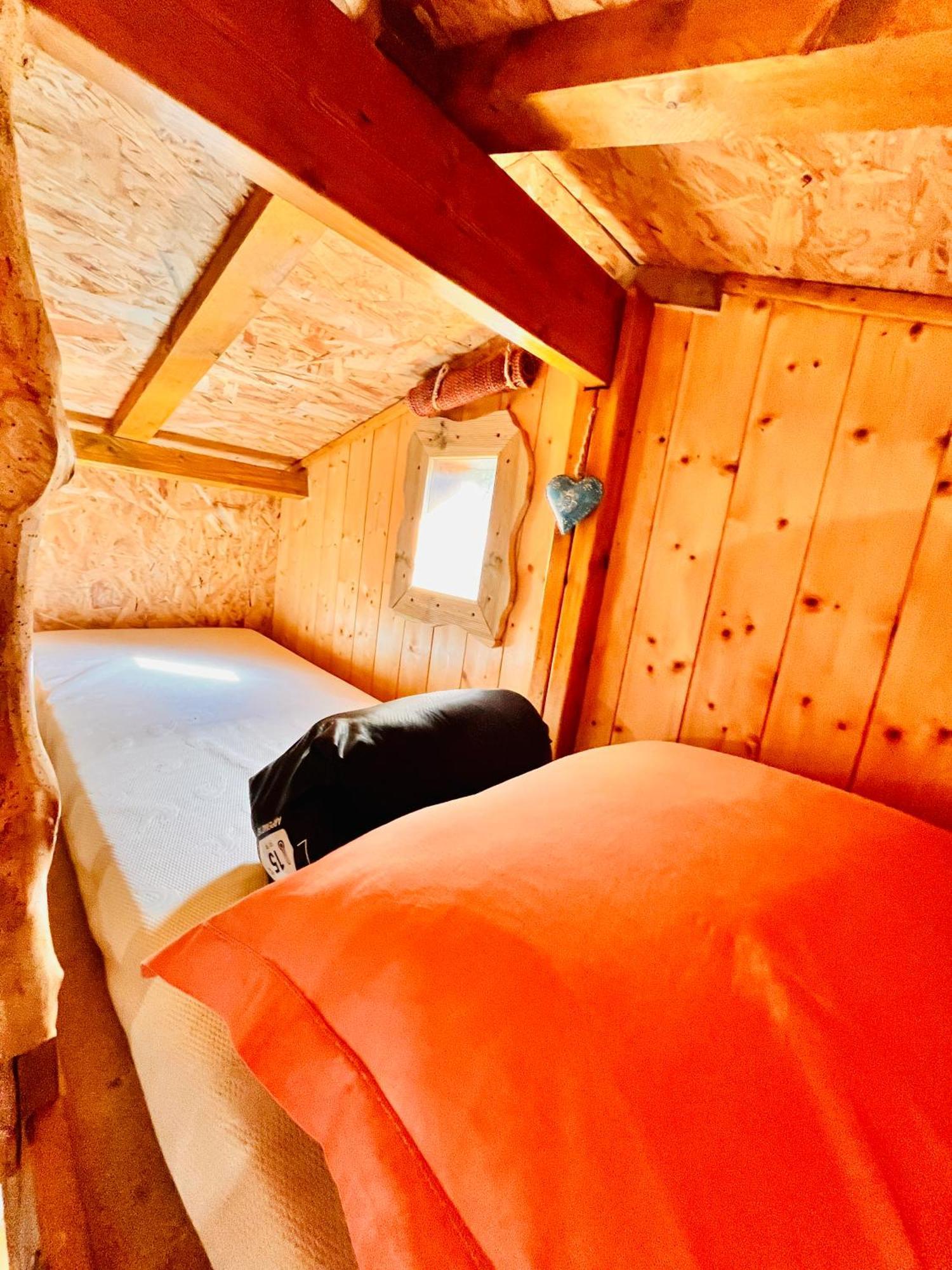 La Cabane Perchee Du Trappeur Écrainville Dış mekan fotoğraf