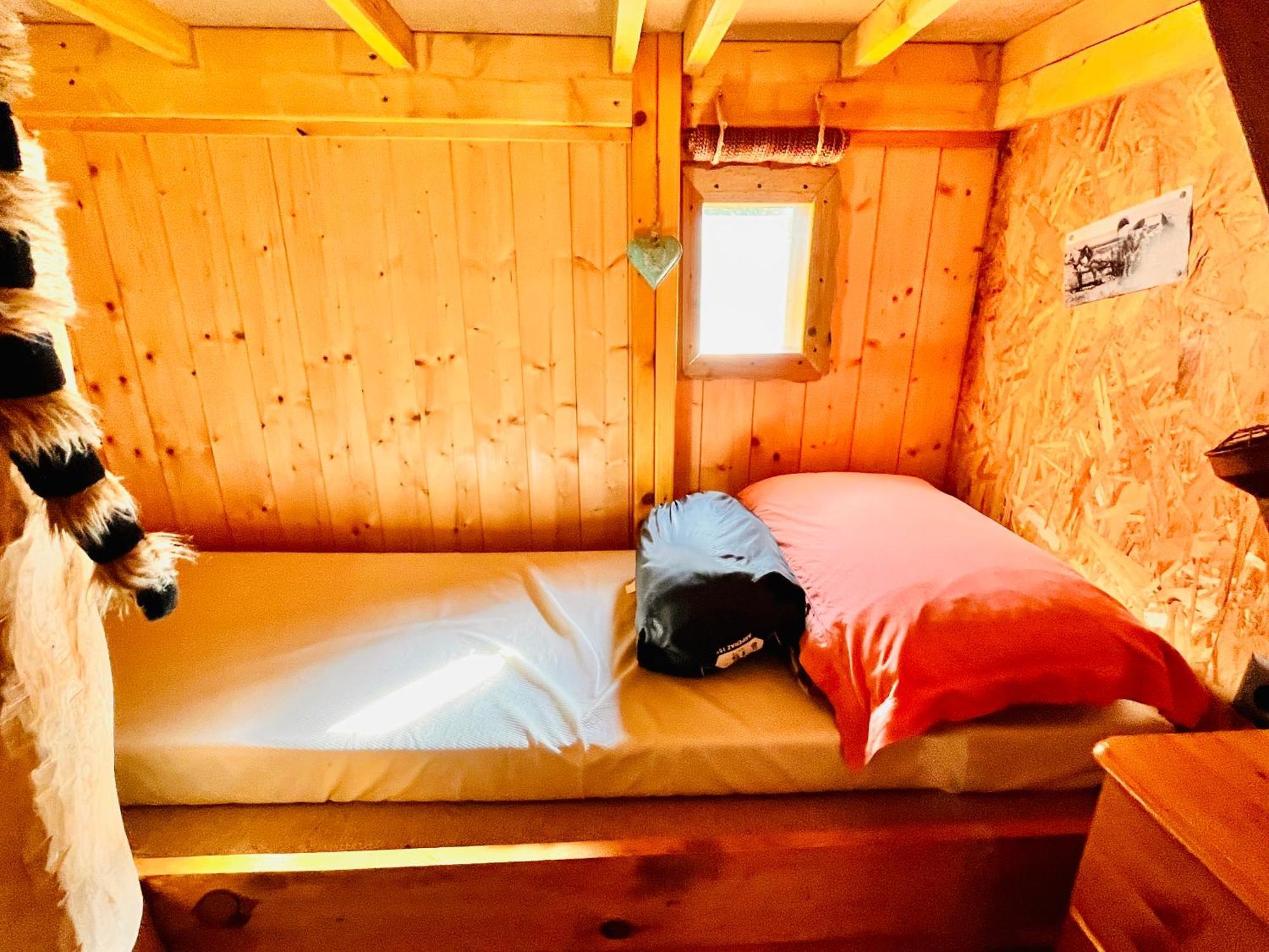 La Cabane Perchee Du Trappeur Écrainville Dış mekan fotoğraf