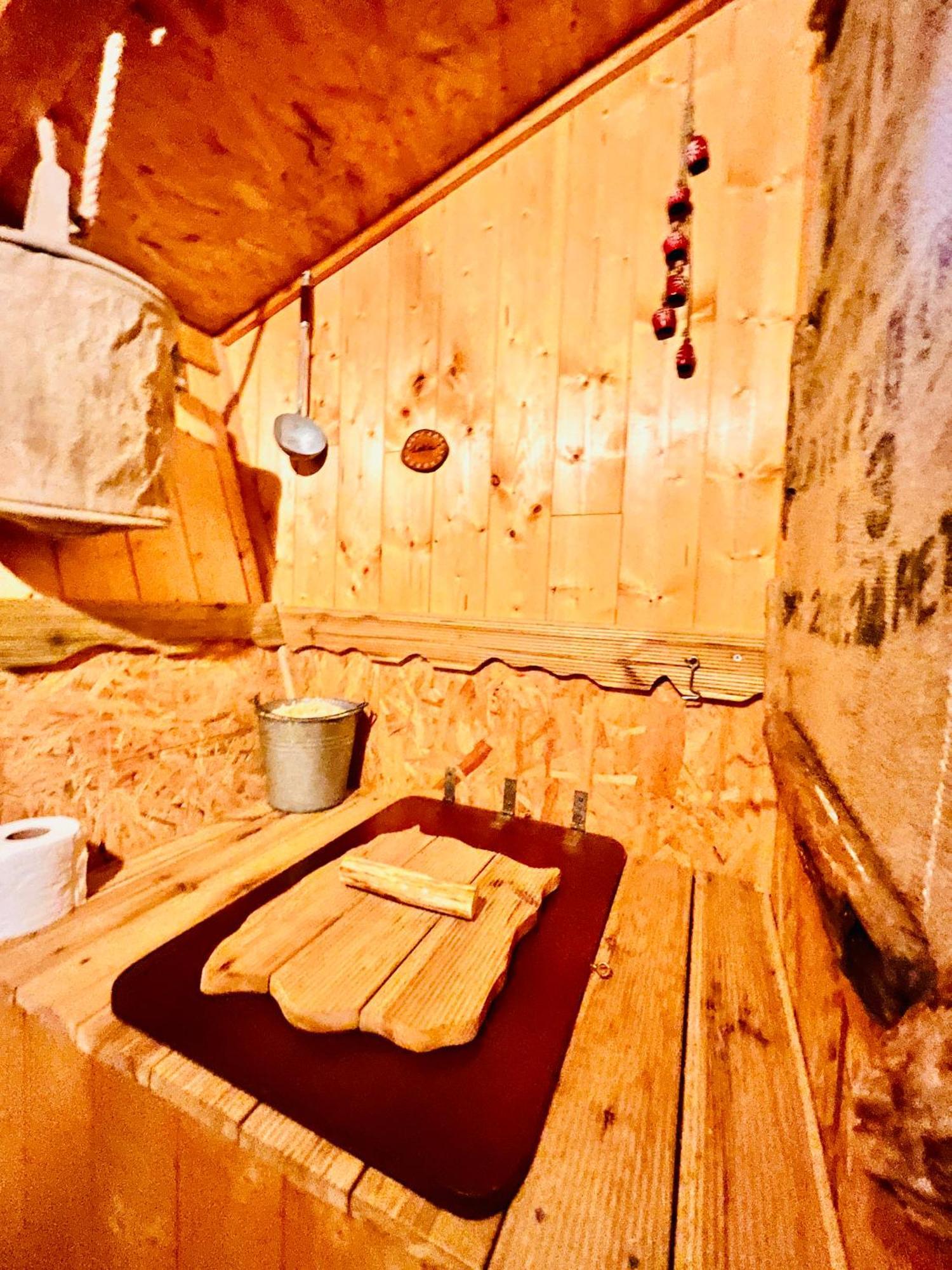 La Cabane Perchee Du Trappeur Écrainville Dış mekan fotoğraf